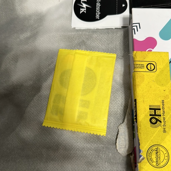 Screen protector for Galaxy S7 Edge. Original box with preparation guides - Picture 6 of 6